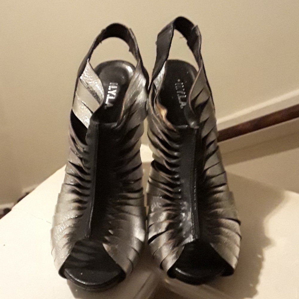 Shoes - Picture 3 of 3